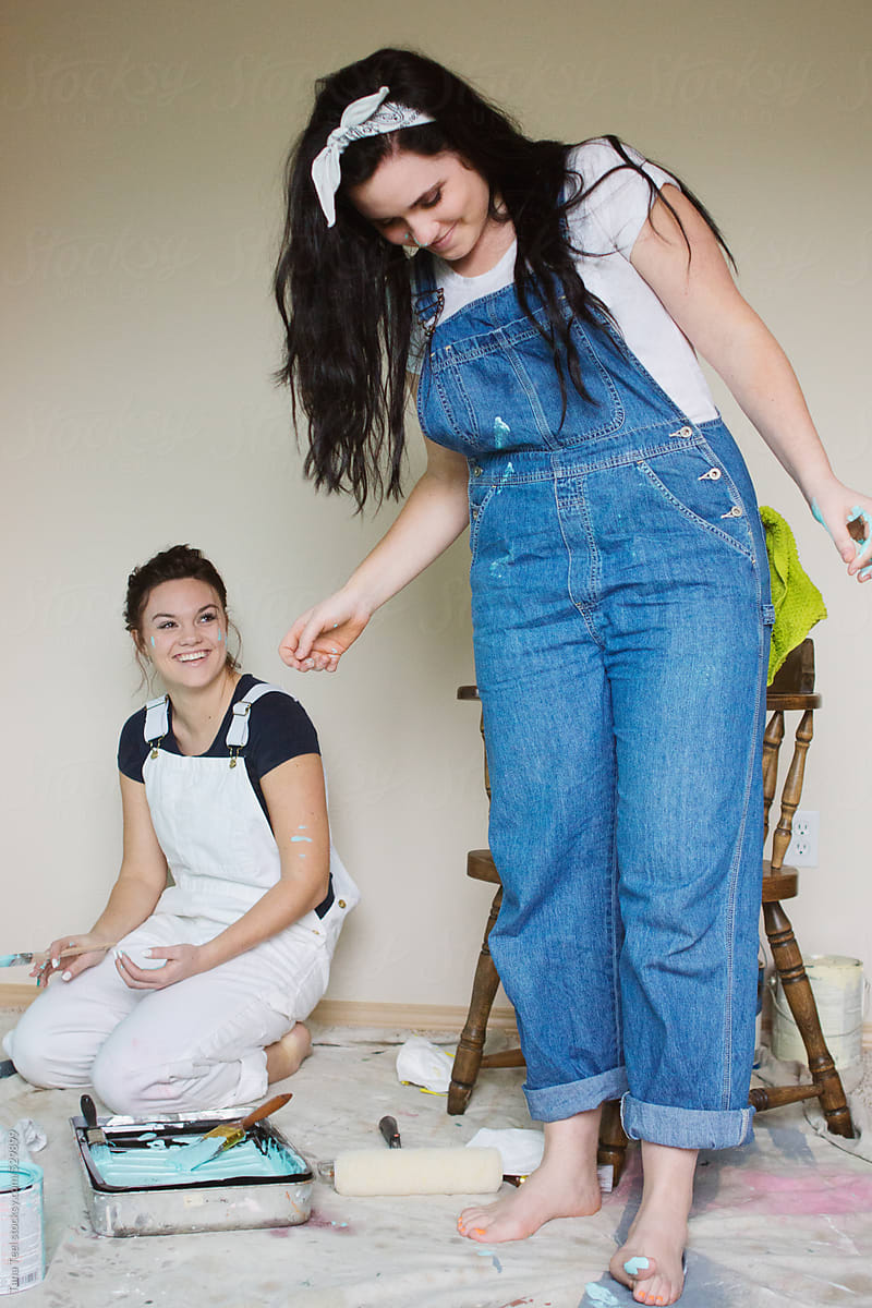 Young woman steps in paint in bare feet