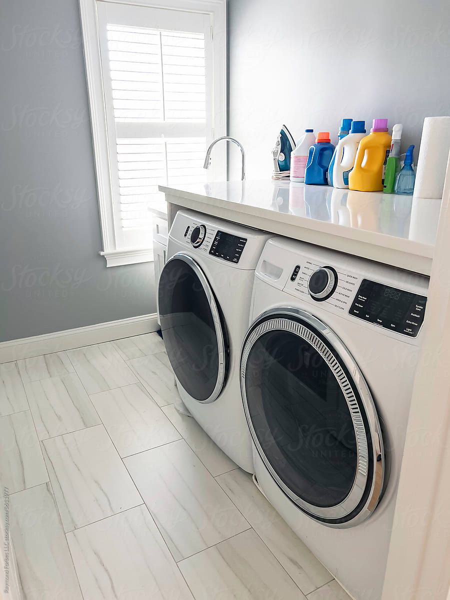 Contemporary Home Laundry Room  with Washer and dryer appliance