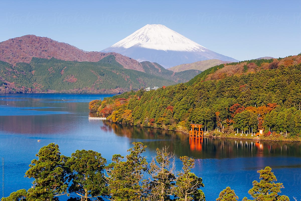 Japan, Hakone, Mount Fuji viewed across lake Ashino-ko