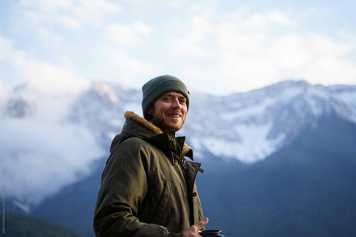 «Portrait Of Happy Man Drinking Coffee Cup In The Mountain» del ...
