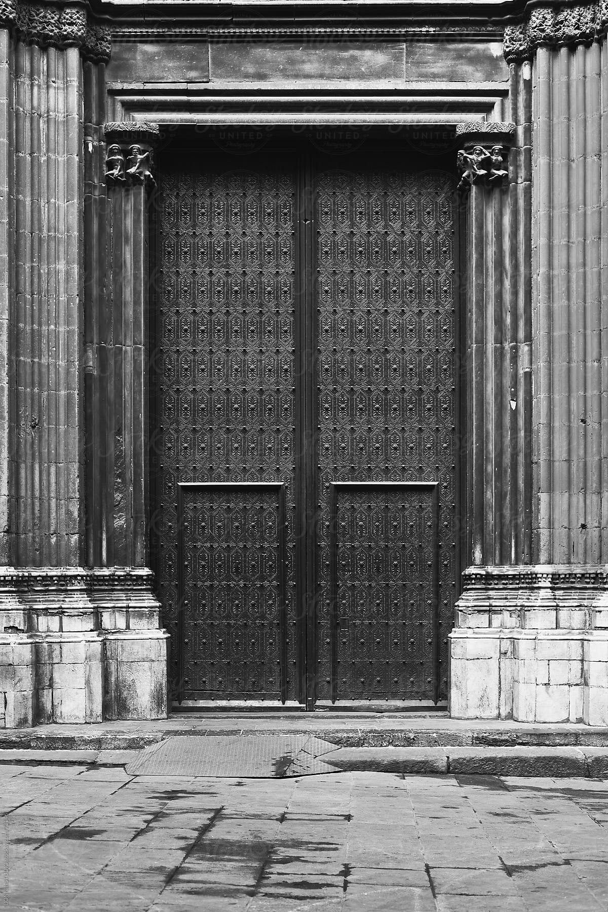 Door on el gothic streets, Barcelona. Black and white photo.