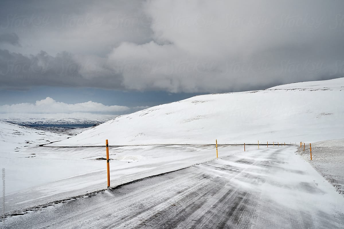 Icelandic winter road conditions