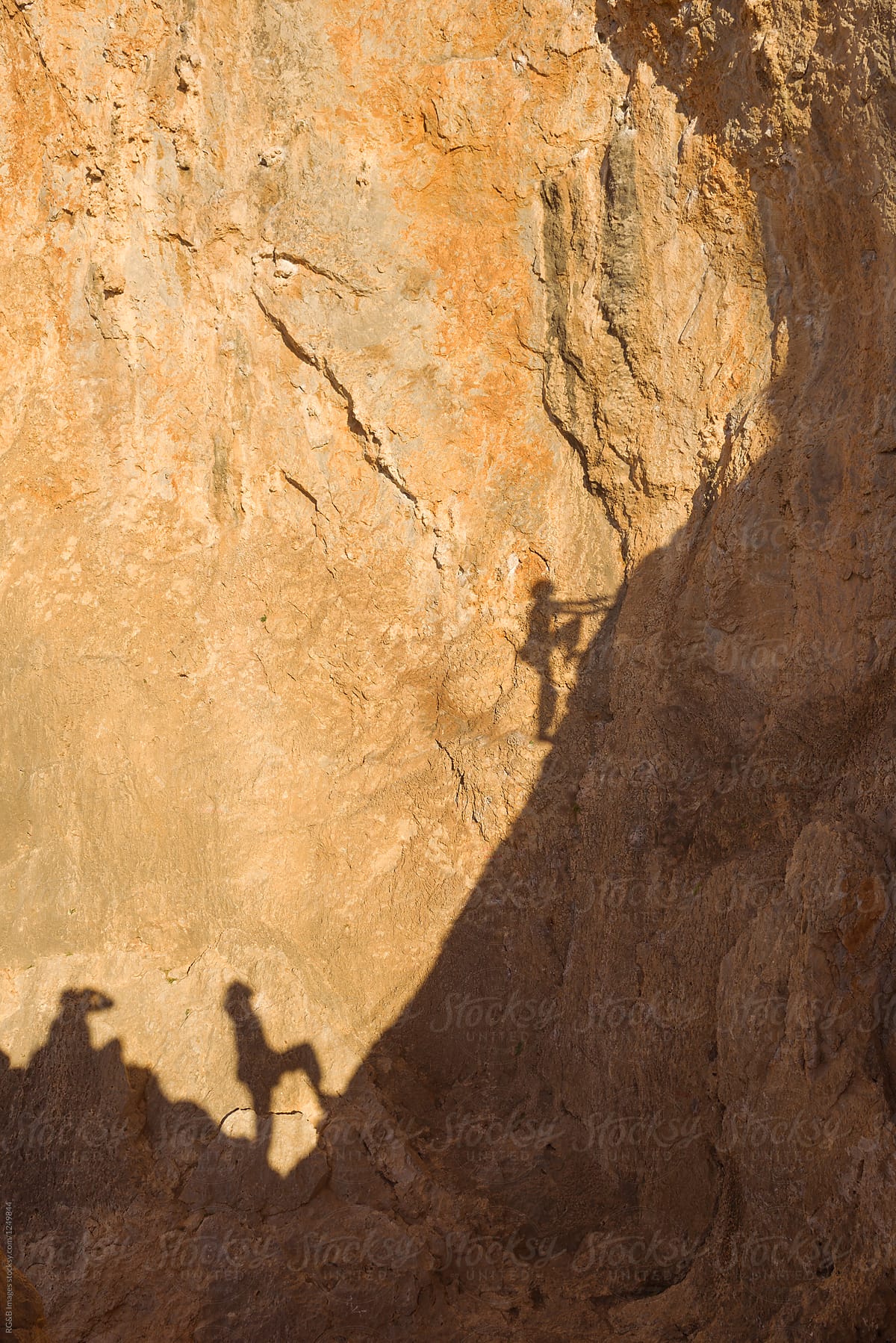 Rock climbers silhueete