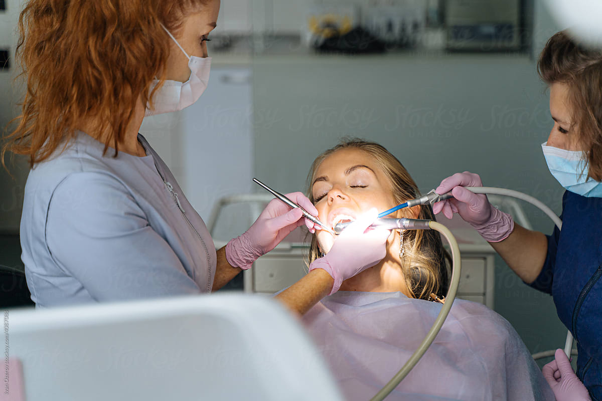 Doctor curing teeth of patient