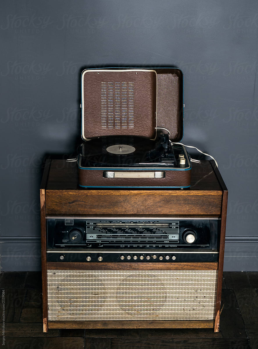 Vintage radio and vinyl player