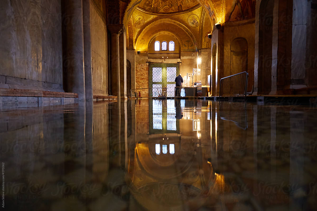 Floods inundate Saint Mark\'s basilica church, Venice