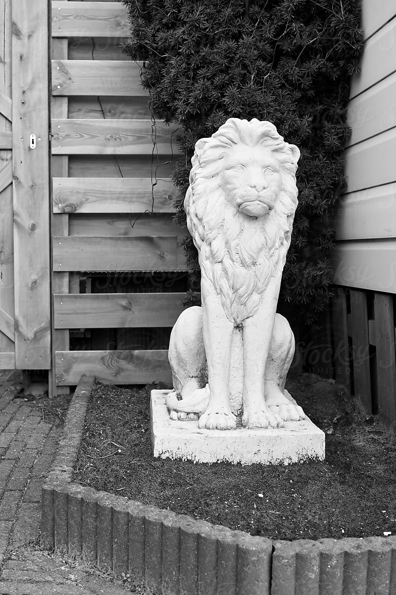 Sad concrete lion statue