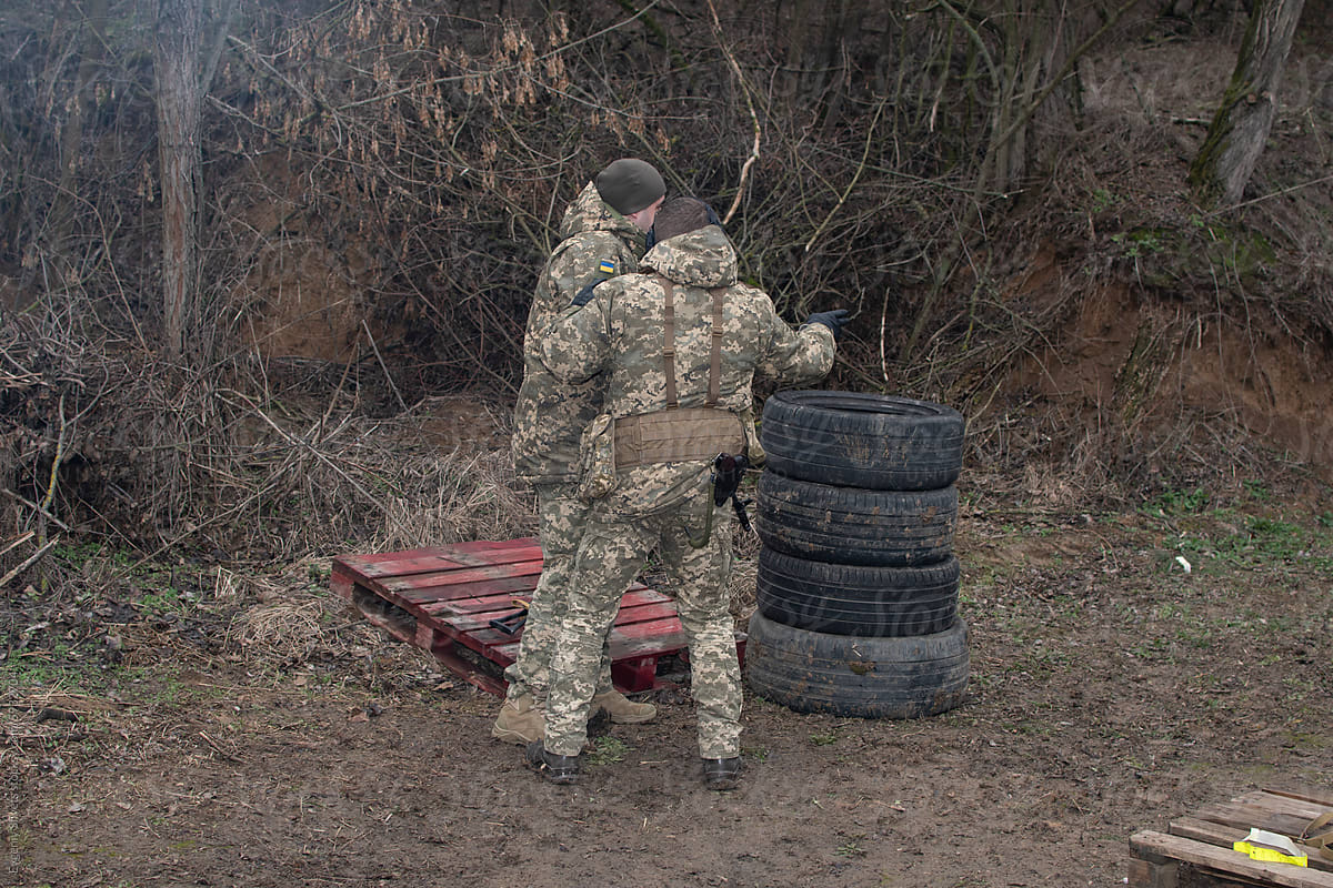 A Ukrainian soldier trains in shooting with instructor