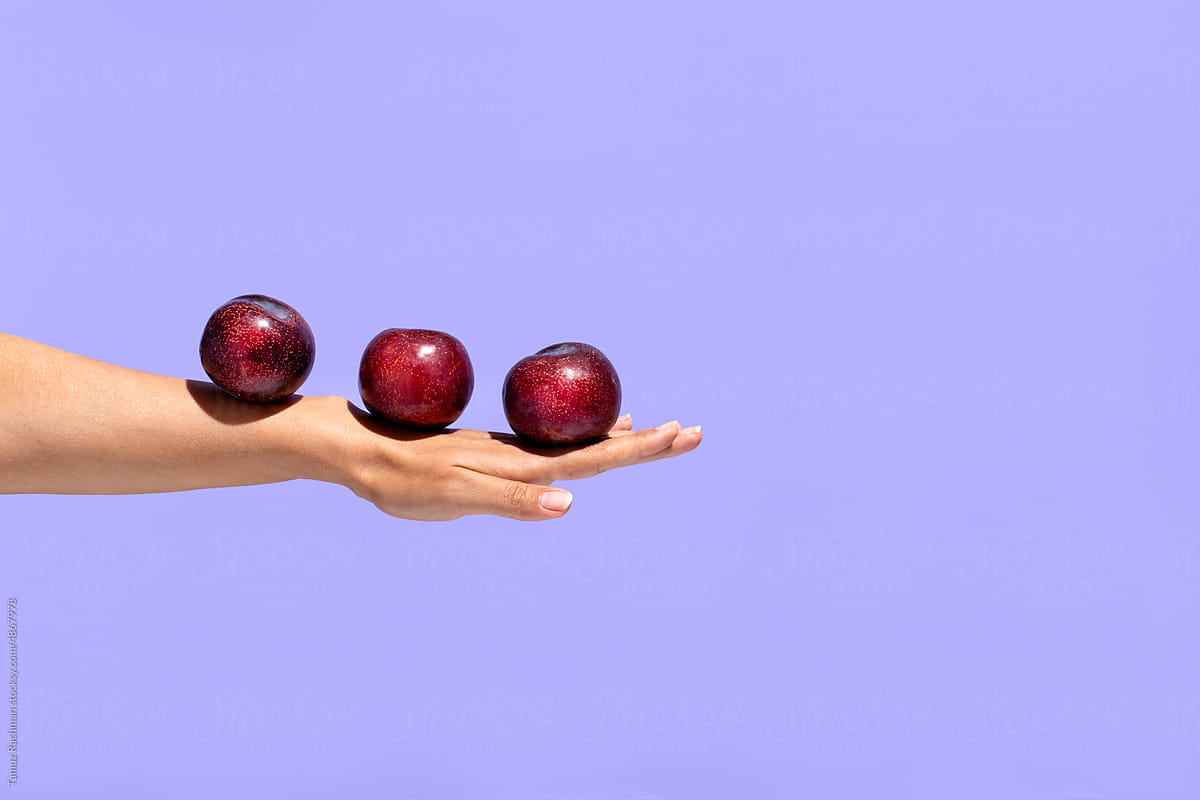 3 Plums in hand