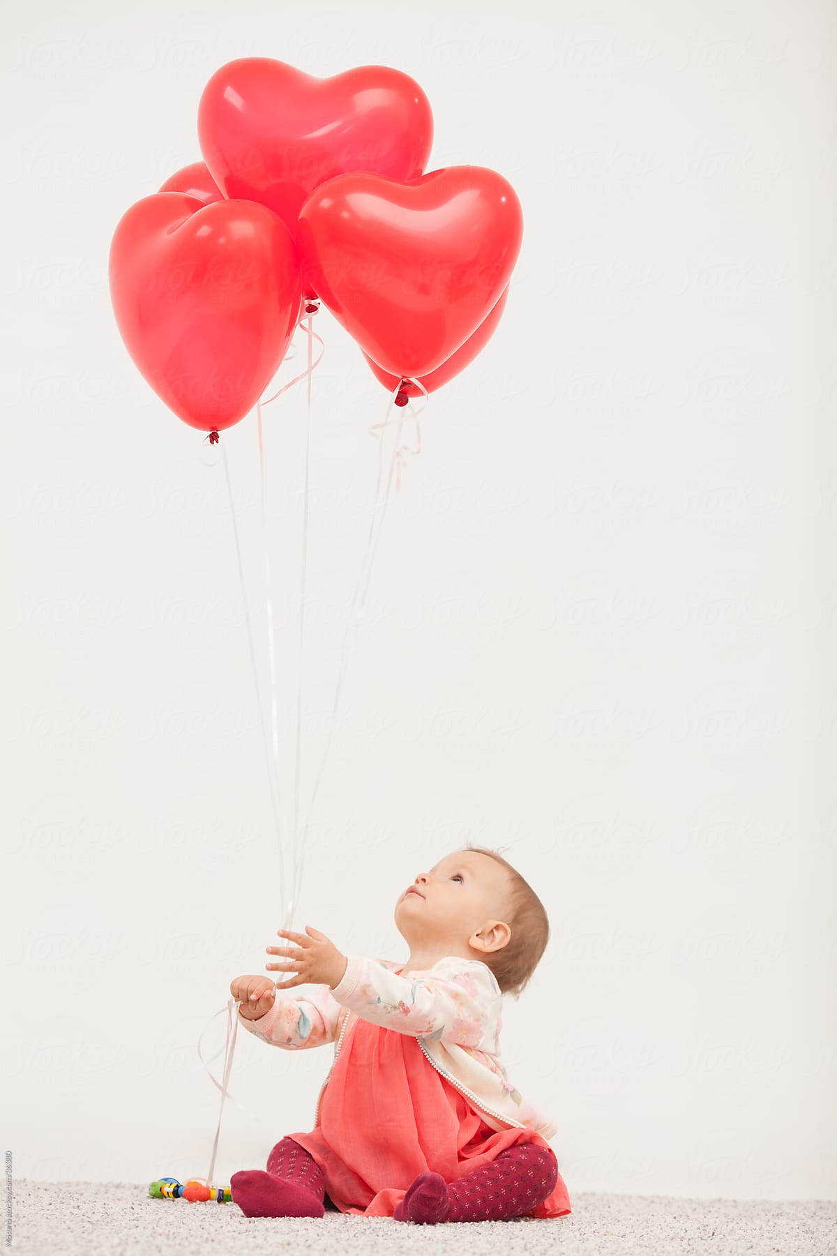 uitblinken een andere Kent Cute Little Baby Girl Playing With Heart Shaped Balloons And Laughing At  Home." by Stocksy Contributor "Mosuno" - Stocksy