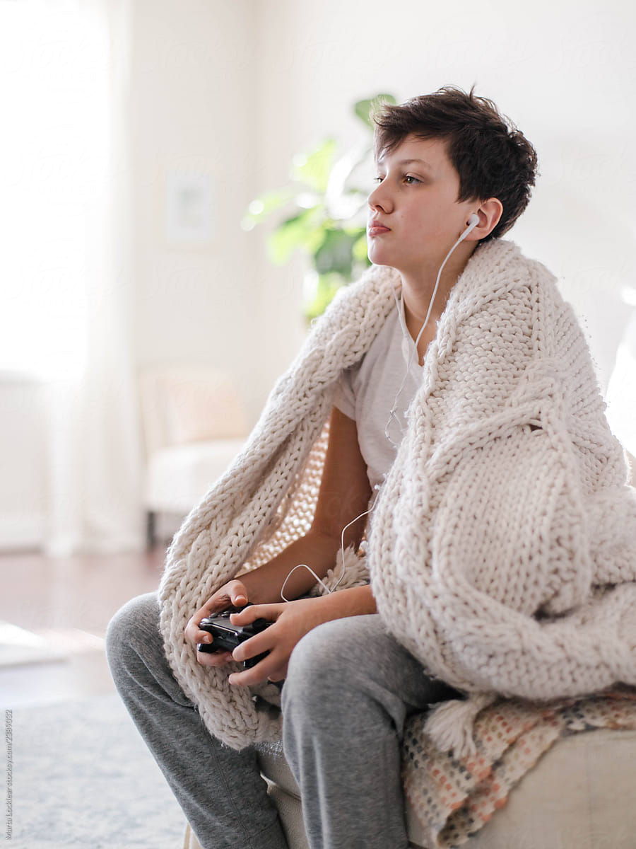 Pre teen Boy In Knit Blanket Playing A Video Game PorMarta Locklear