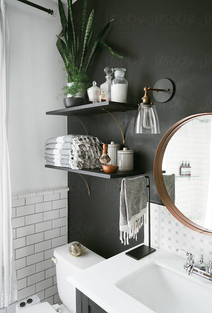 modern black and white bathroom interior decor