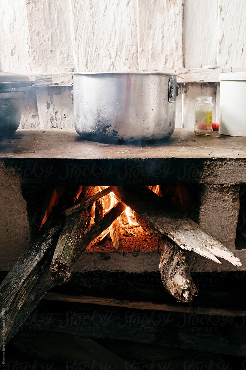 Colombian peasant wood-burning stove