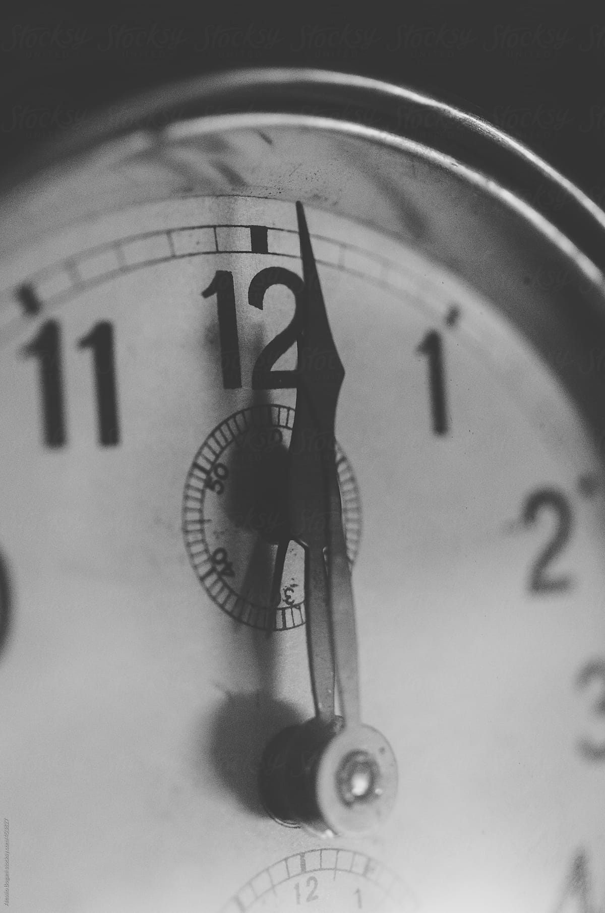 Black and white old clock at 12 o\'clock