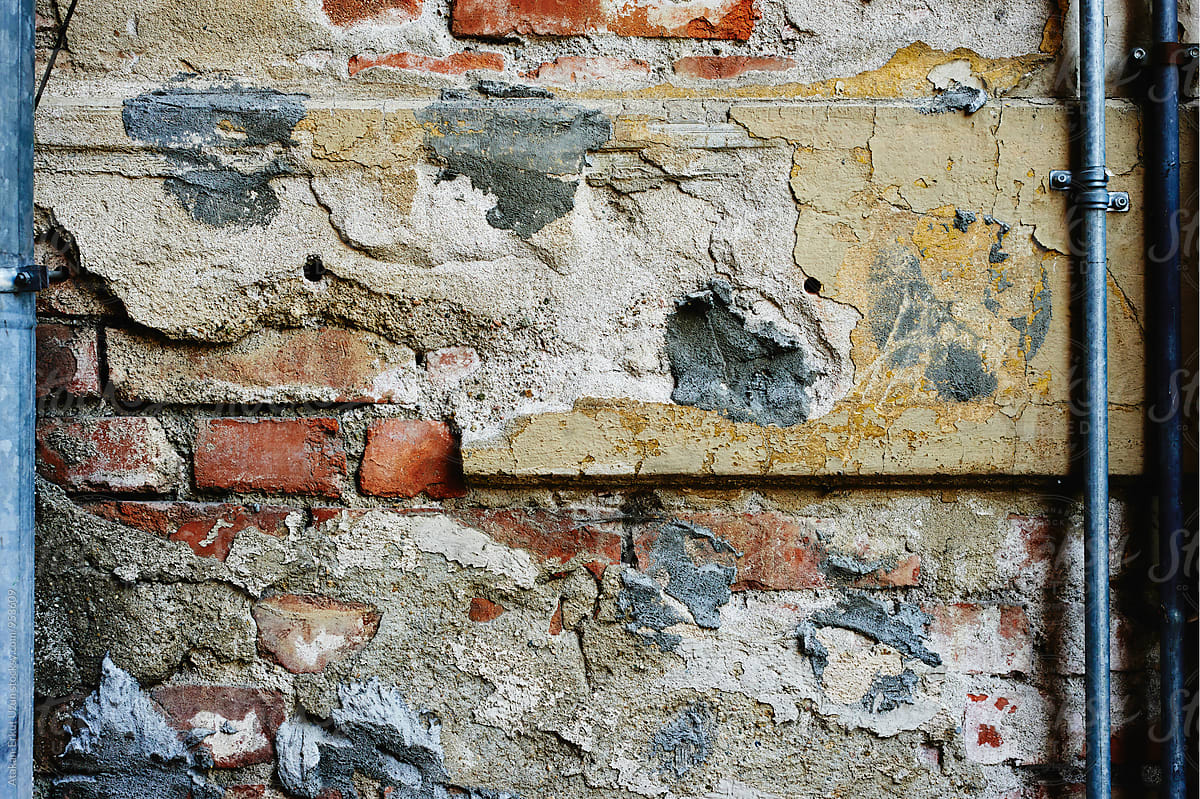 Decaying repaired wall