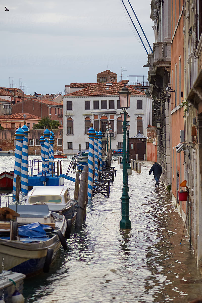 High tides flood footpaths along Venice canal in winter