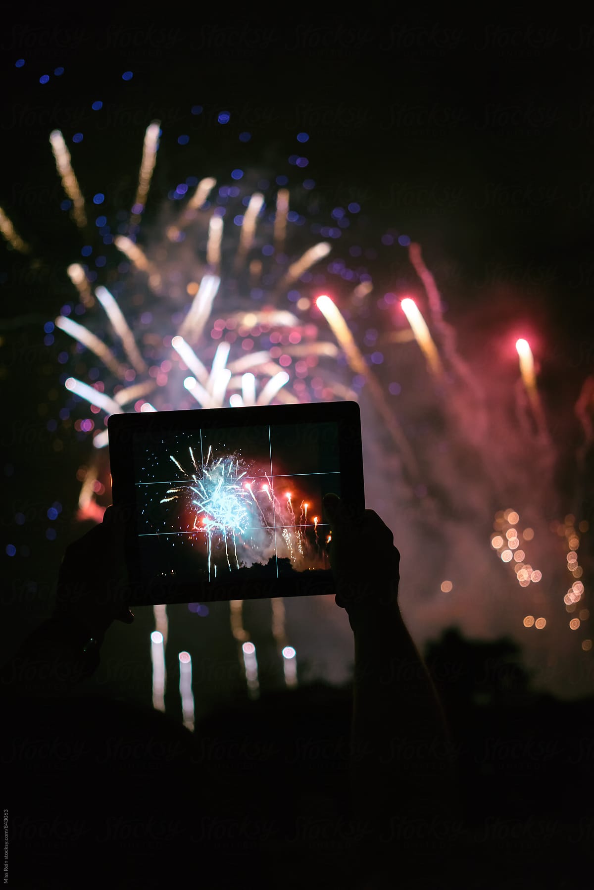 mobile phone shooting fireworks