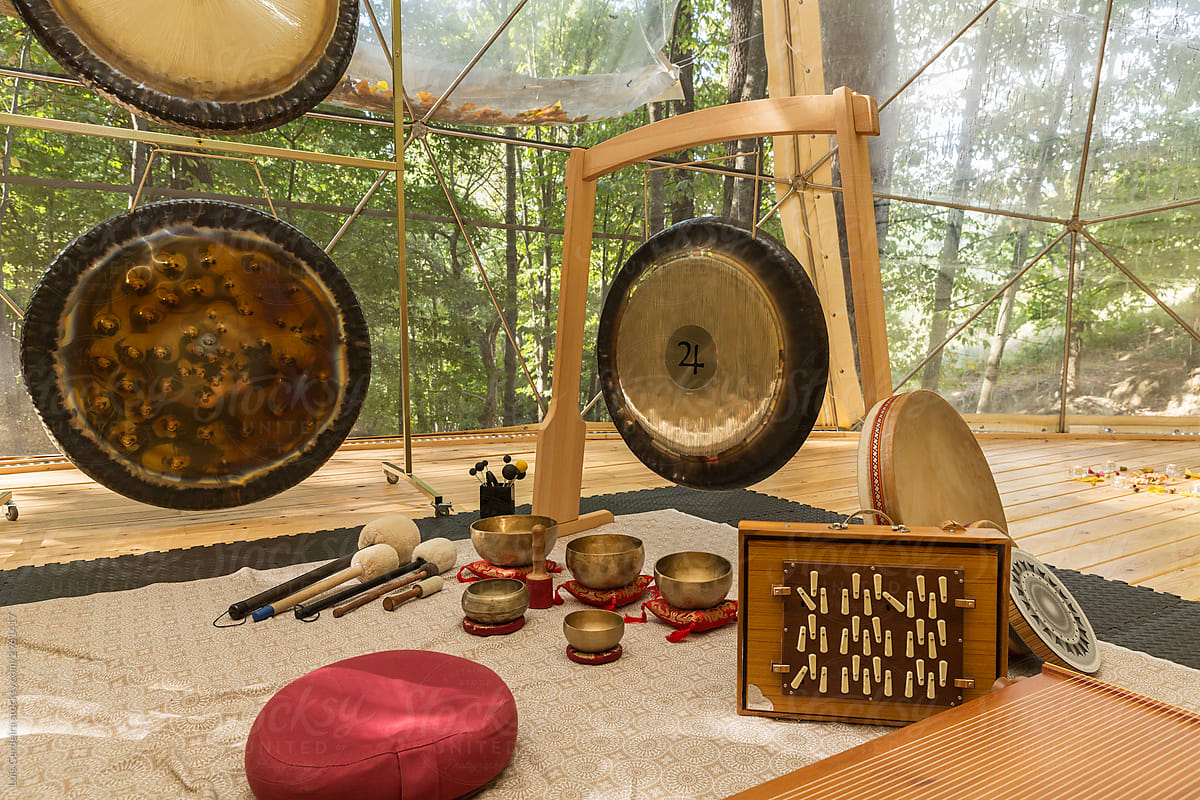 Gongs, singing bowls and other Instruments for music therapy