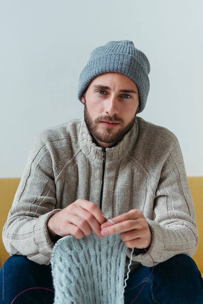Knitter modern man.