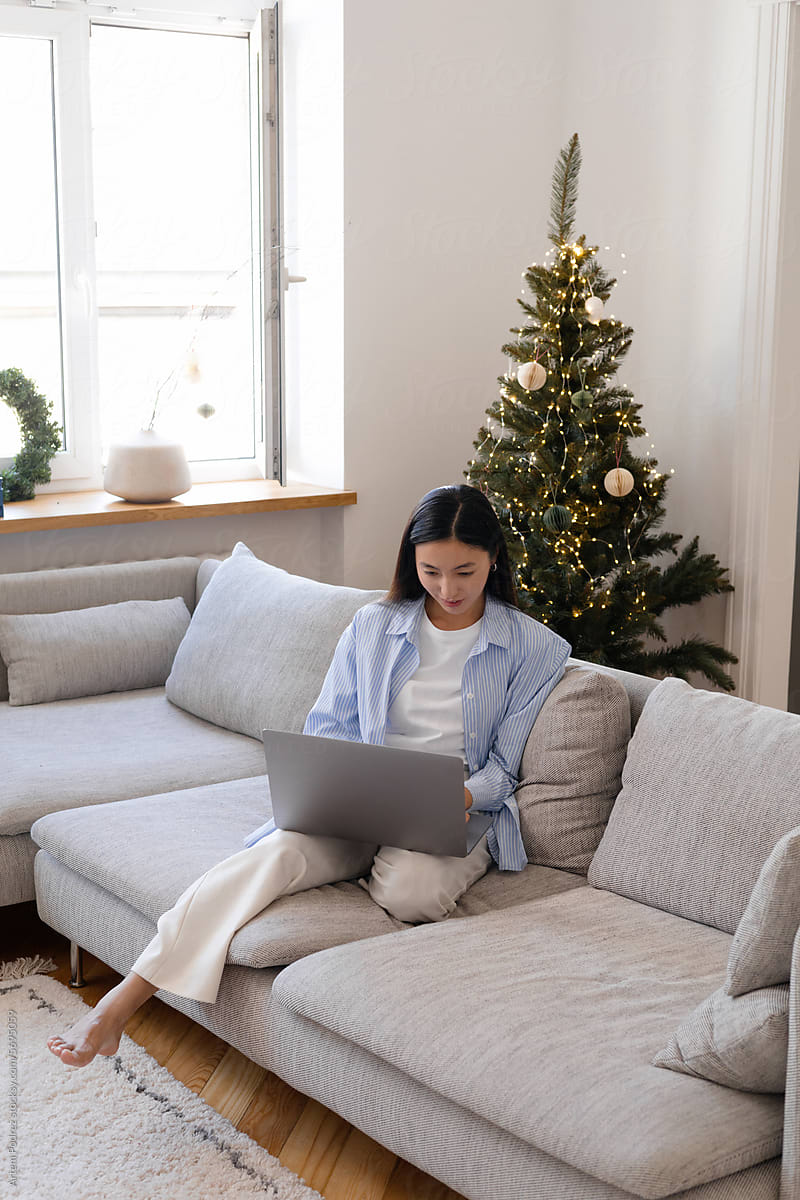 Digital Holiday Convenience: Woman\'s Online Gift Shopping