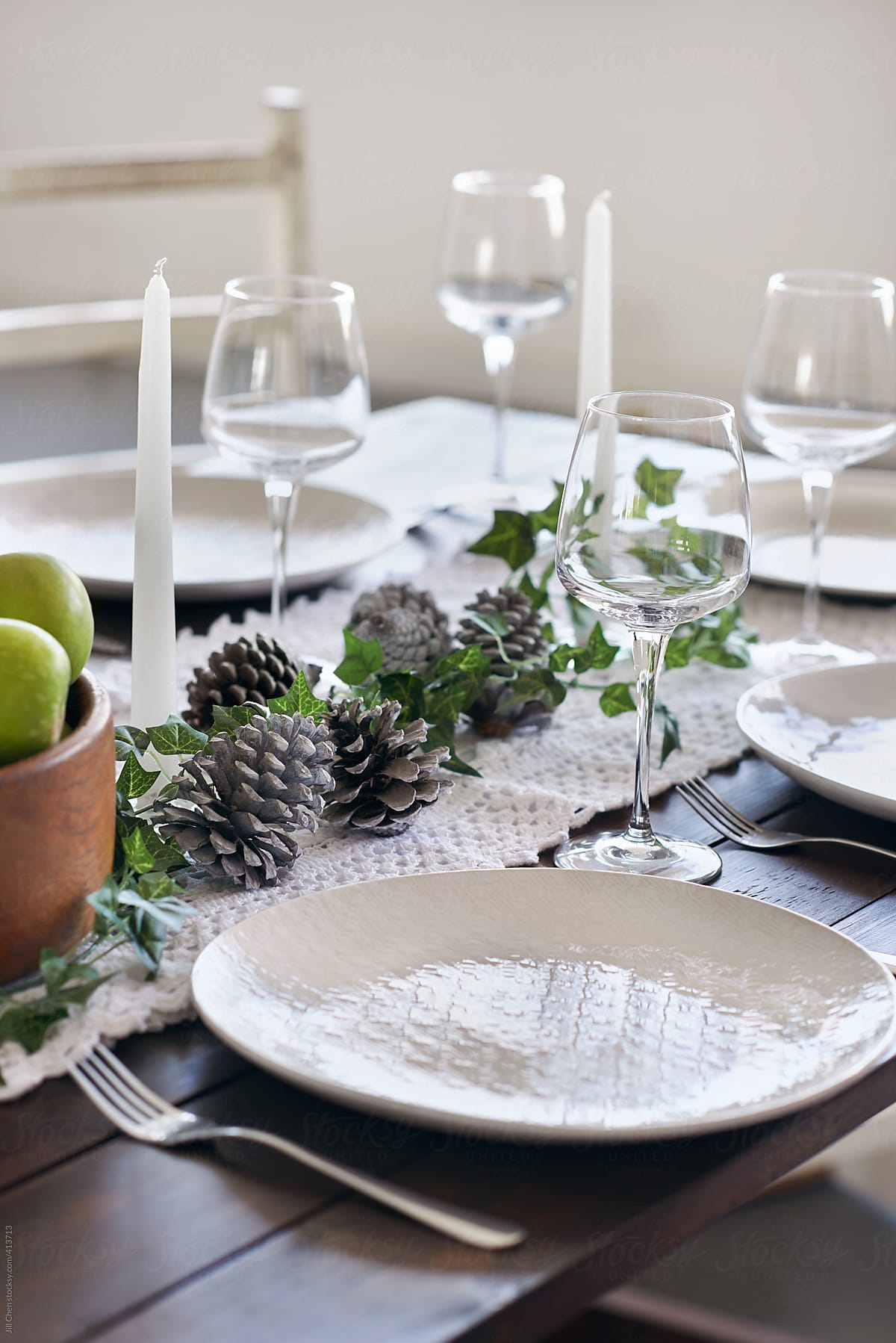 Simple party table setting for home