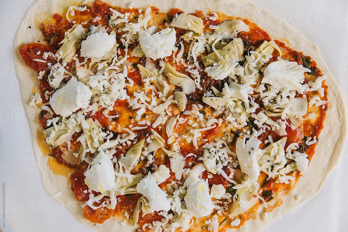 Closeup of fresh homemade pizza with mozzarella and artichoke
