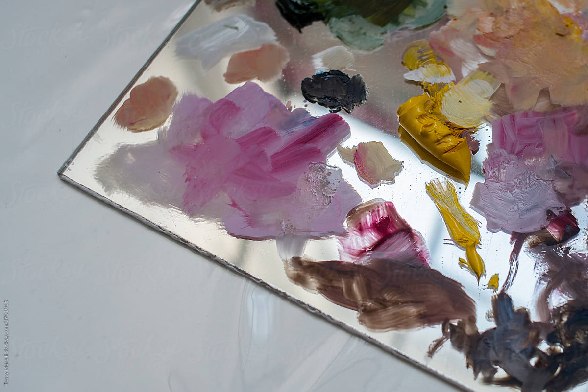 Painter palette on the mirror with pastel tones