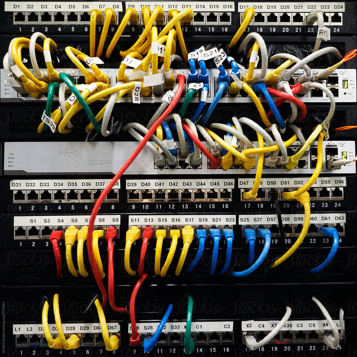 Telecommunication rack with colored network cables