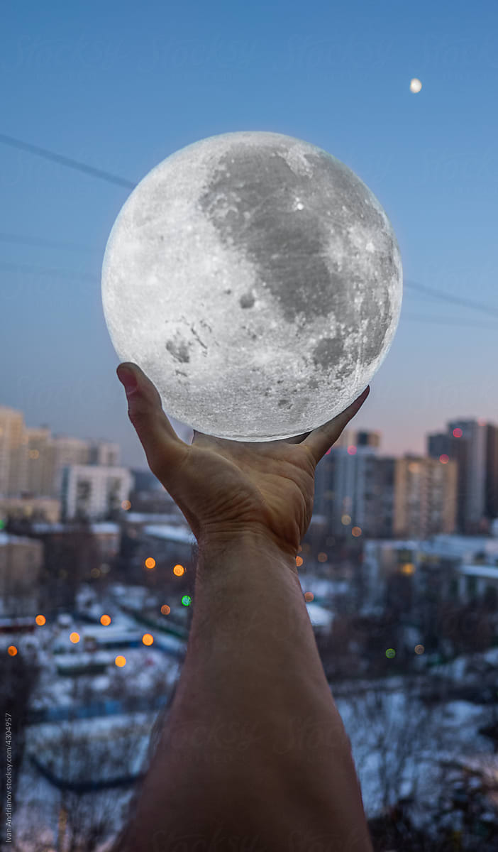 Big Full Moon In Hand