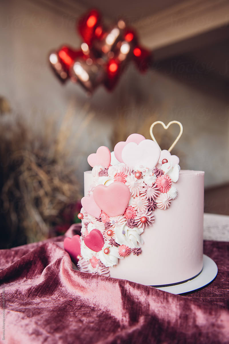 pink hearts cake for valentine's day