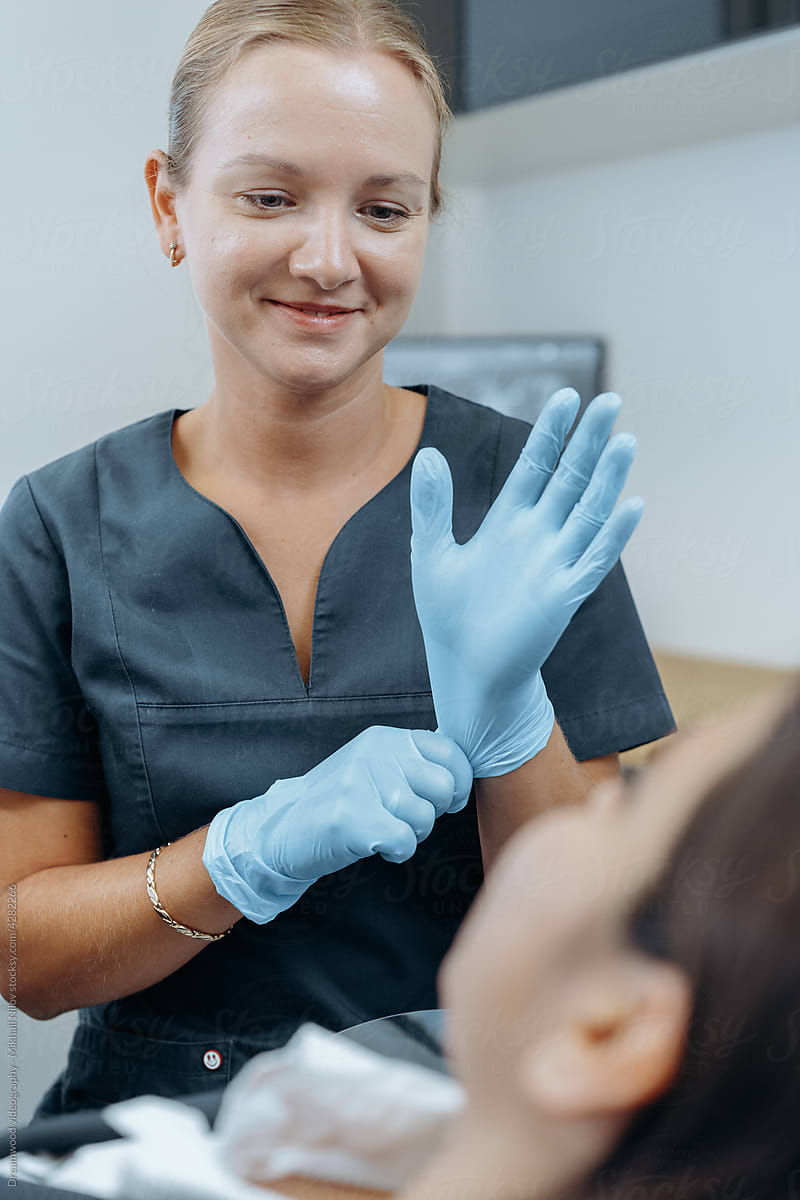 Patient woman consulting a dentist