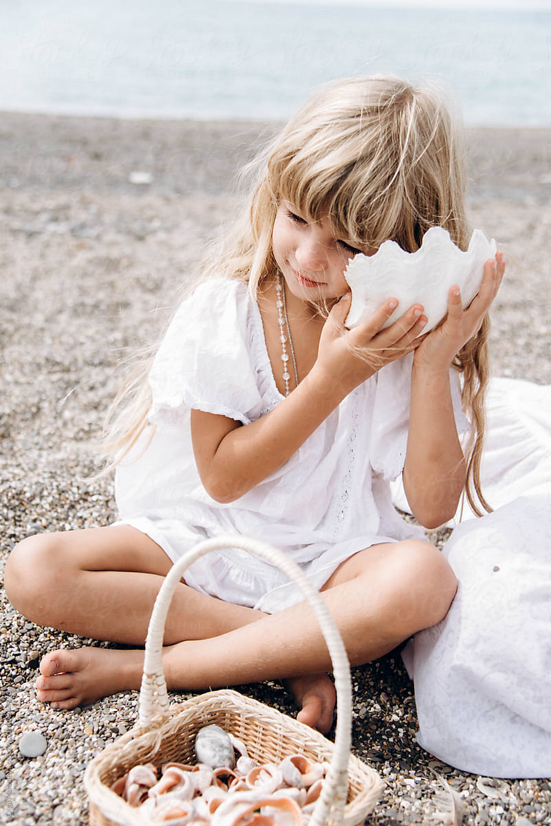 The girl and a seashell