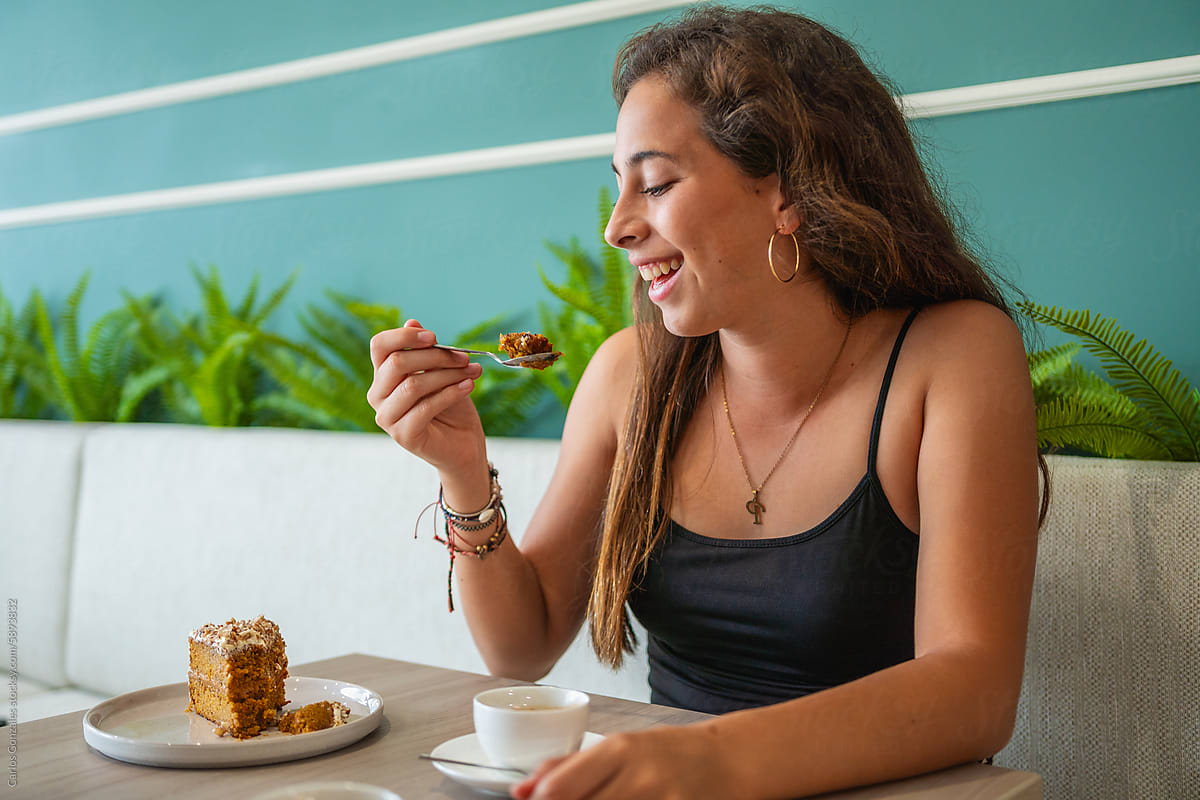 Teenager woman eating a dessert
