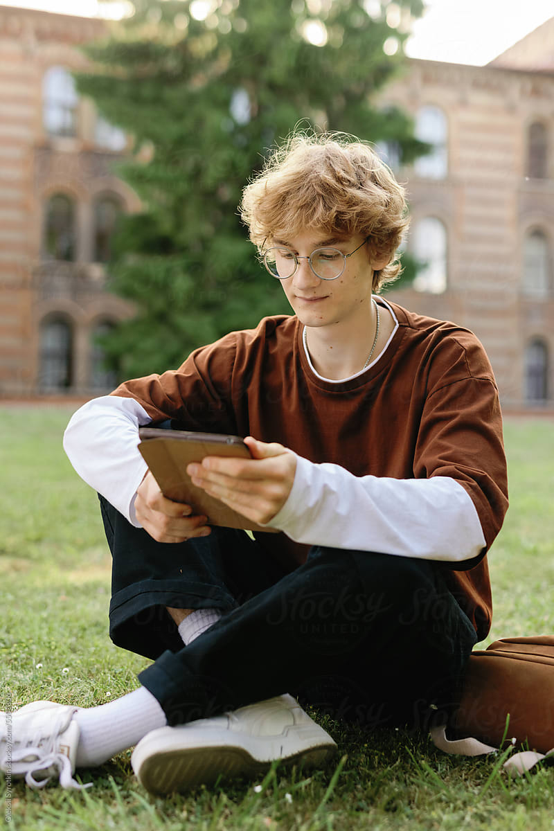 Tablet free time browse digital gen-z backyard student studious reader