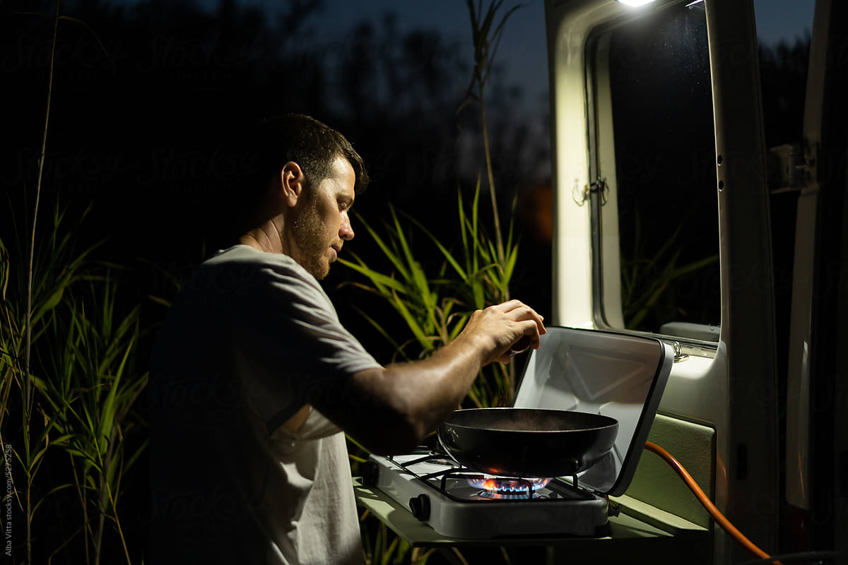 Camper man Cooking
