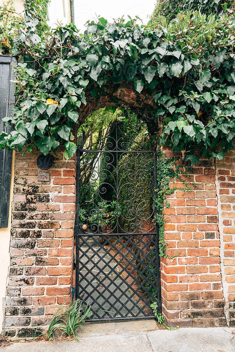Arched doorway of a house in Charleston.