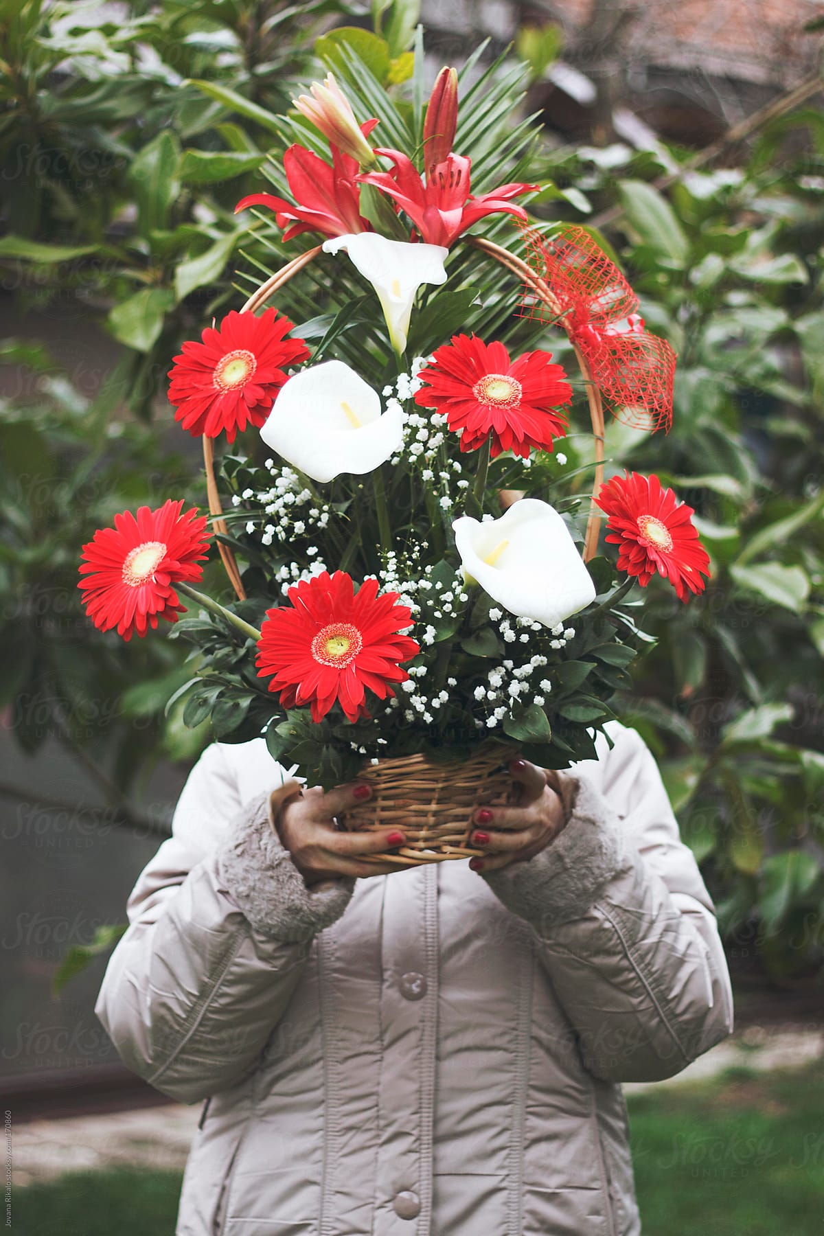 A woman holding flower bouquet