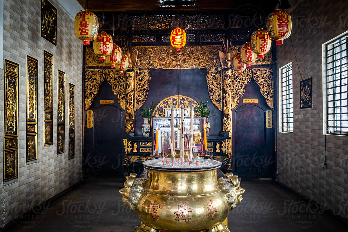 Large prayer room at a Chinese-Malsyaian temple