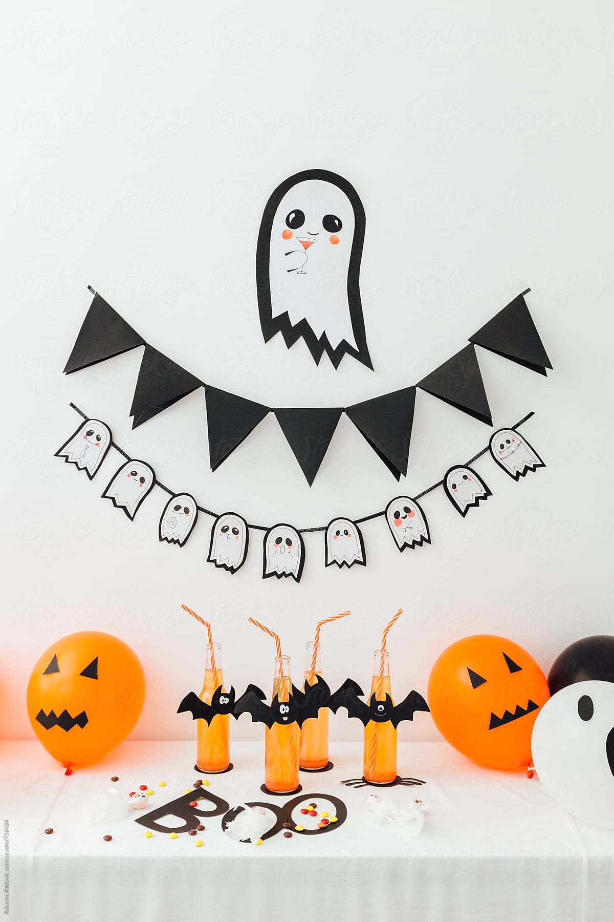 Halloween Kids Party Decoration With Balloons and Drinks