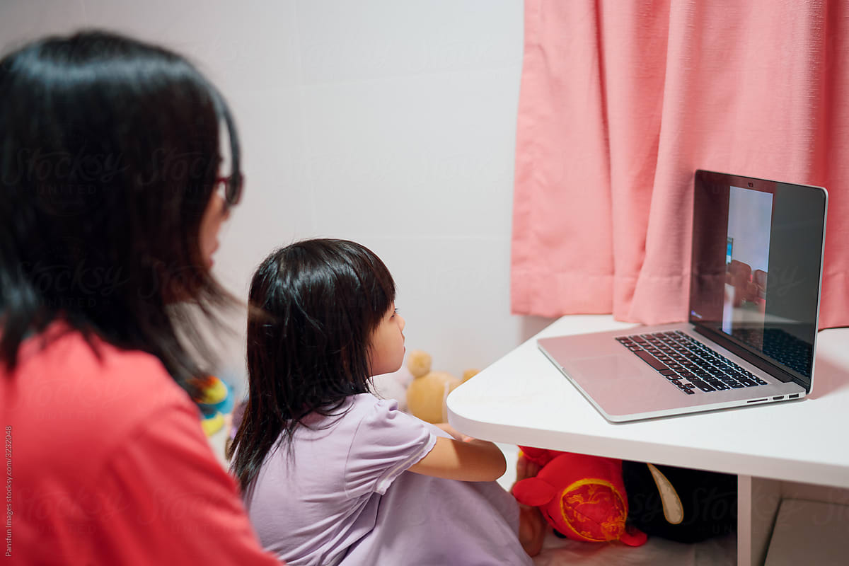 Kindergarten girl online lessons at home