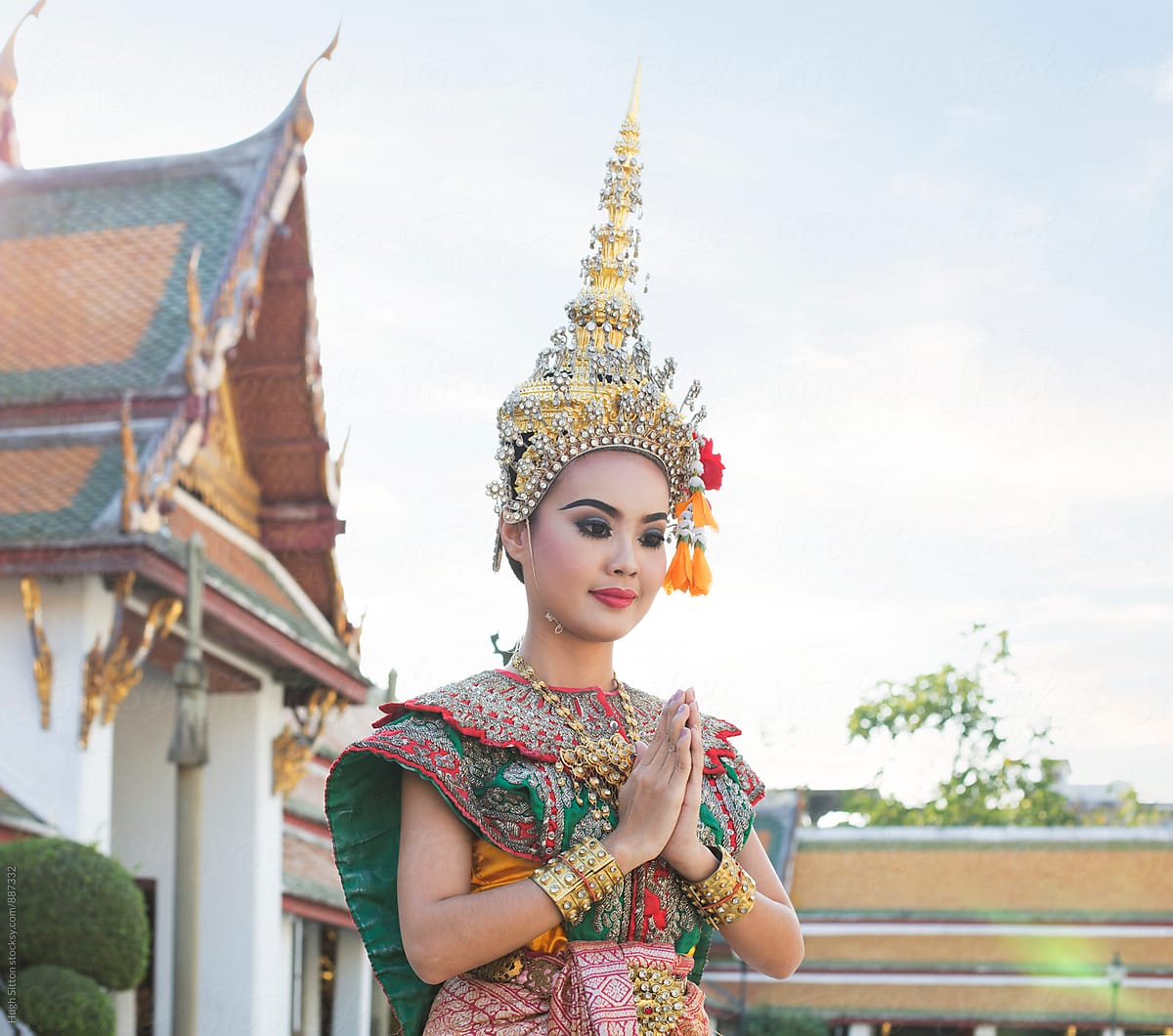 Traditional Thai Female Dancer Bangkok Thailand Del Colaborador De Stocksy Hugh Sitton 0805