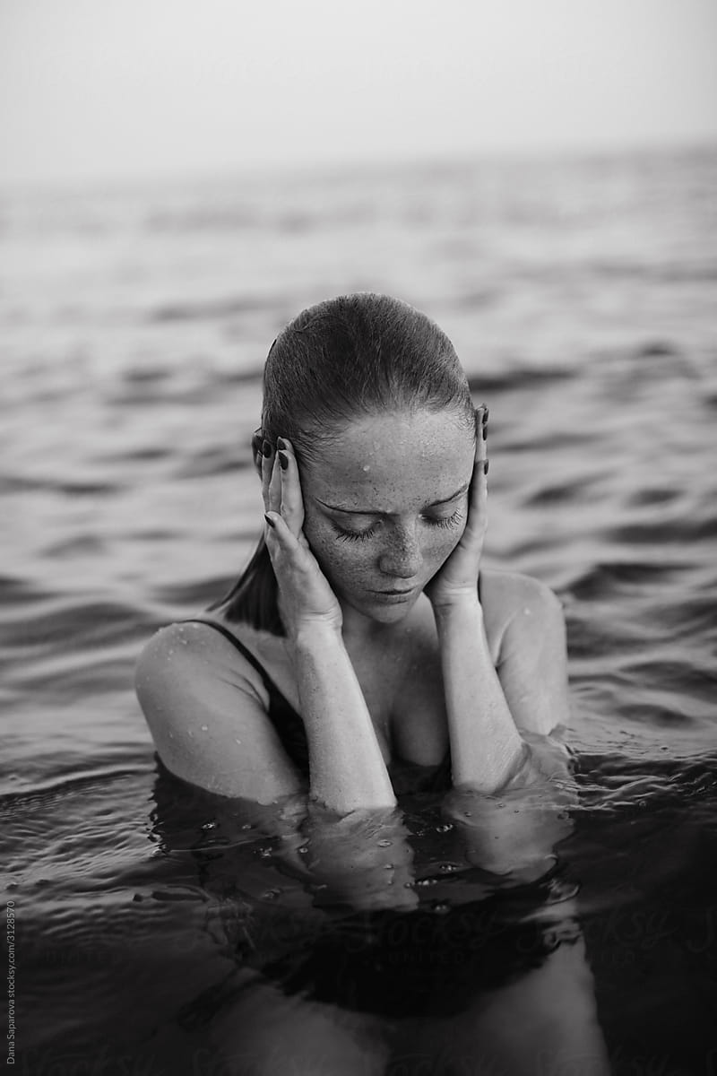 Black and white portrait of a swimming girl