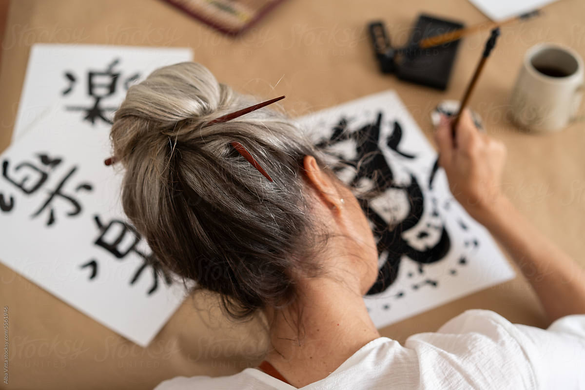 Retired woman painting sumie kanji