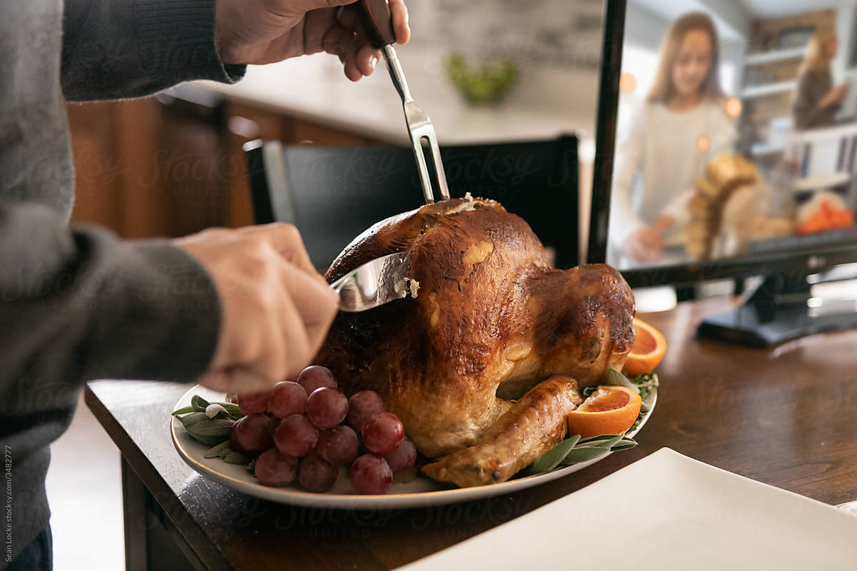Thanksgiving: Dad Carves Turkey With Distanced Relatives