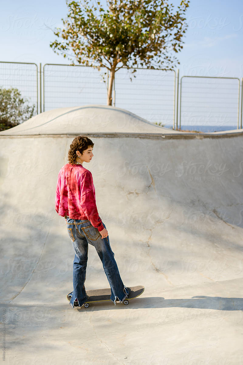 Teen girl posing in a skate park
