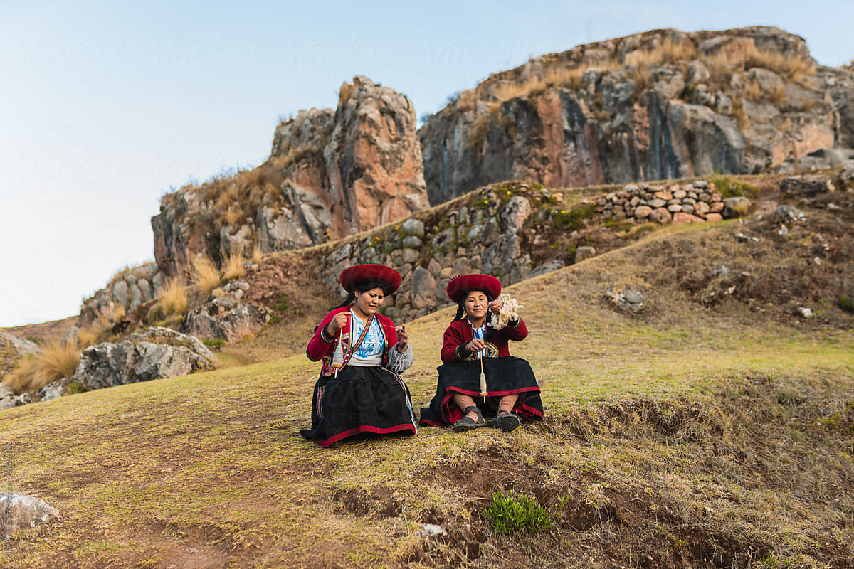 two peruvian weavers