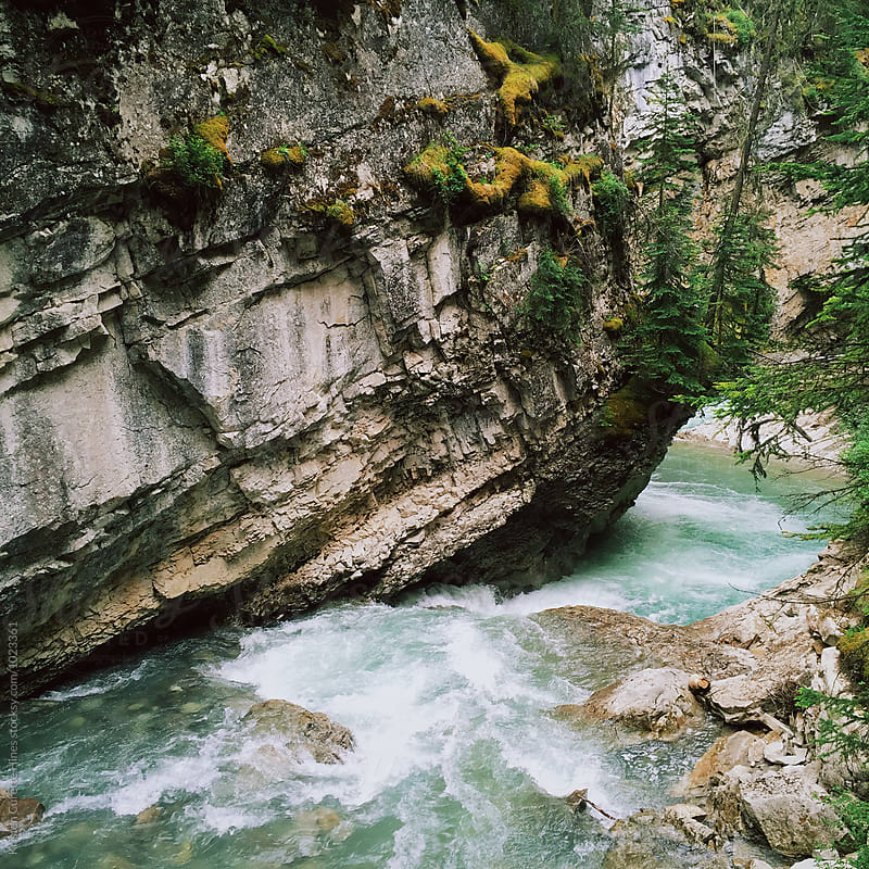Mobile capture of a huge rock in Johnston Canyon river at the banff national park