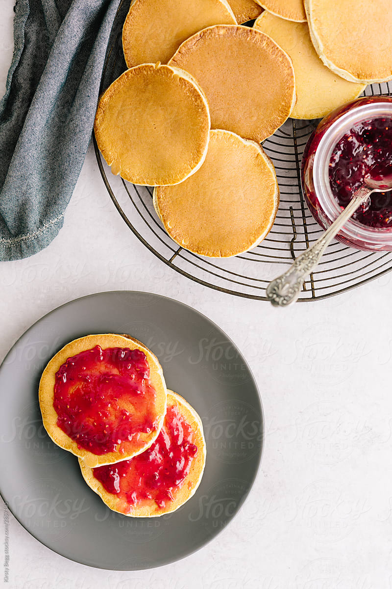 Pikelet drop scone scotch pancake with jam