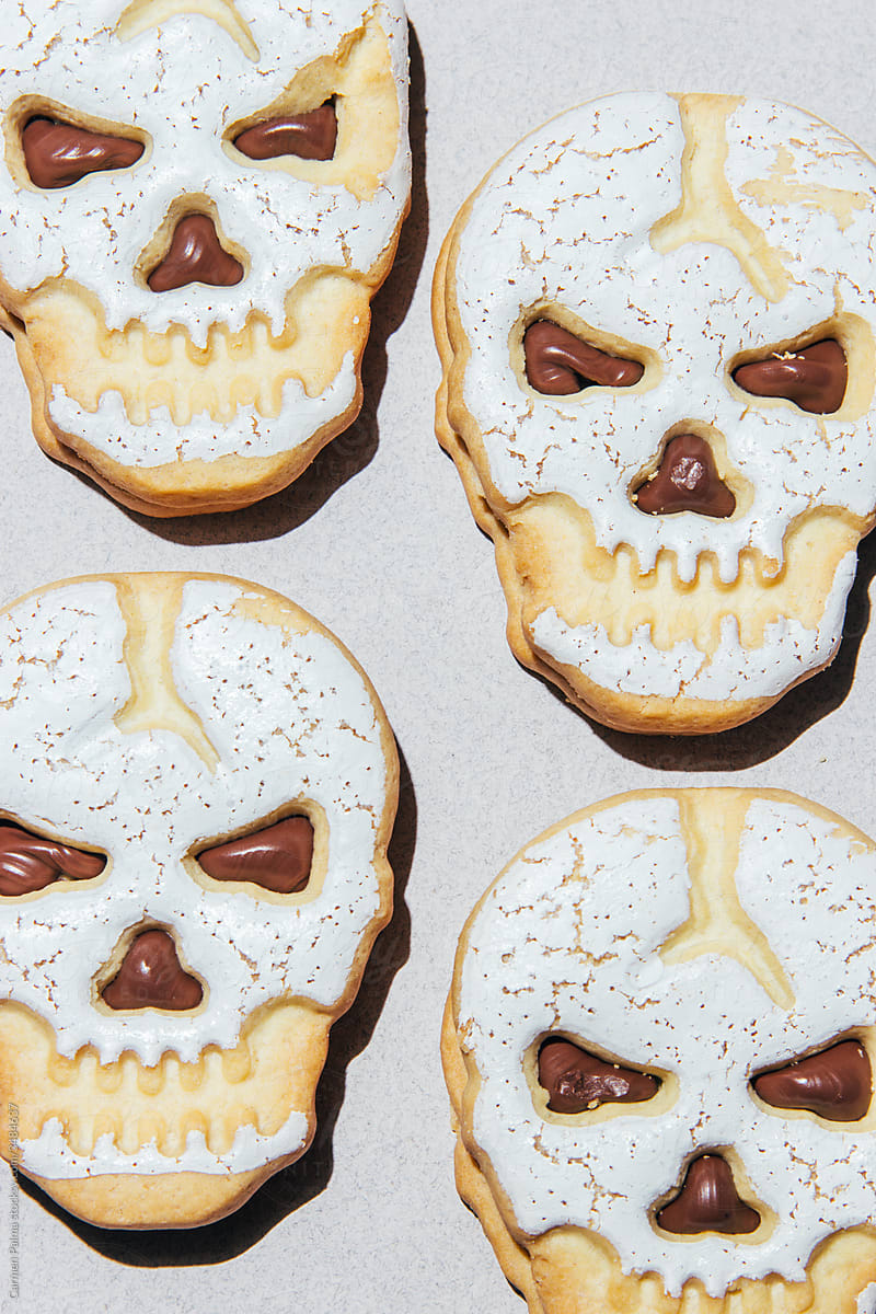 Halloween skull cookies