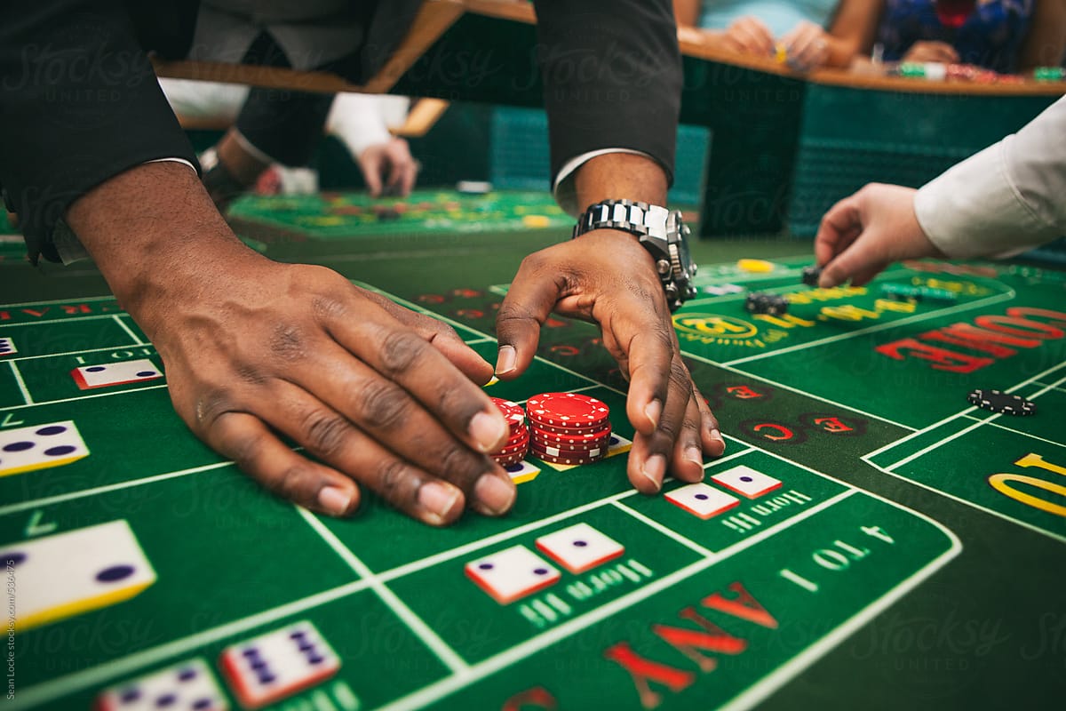 Casino: Man Wins On Craps Table